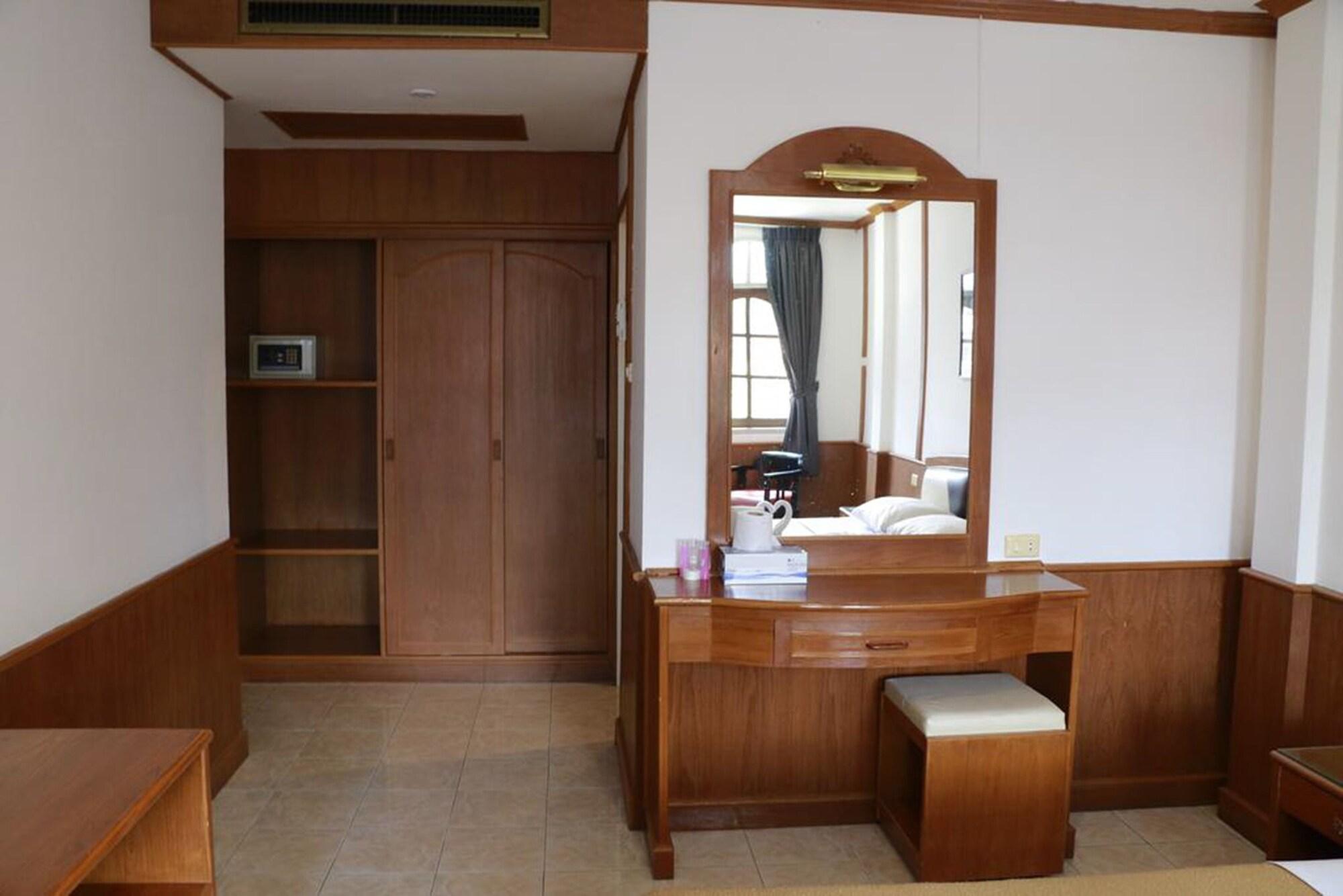 Welcome Guest House Patong Buitenkant foto